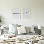 Modern Apartment City Hideaway